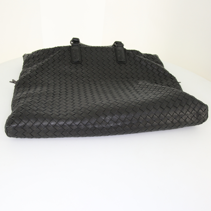 Bottega Veneta Convertible medium model handbag in black intrecciato leather - Detail D5
