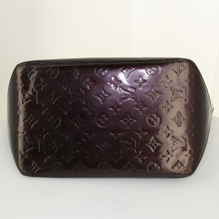Louis Vuitton Bellevue large model handbag in purple monogram patent leather - Detail D4