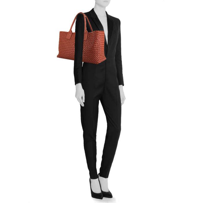 Bolso Cabás Bottega Veneta Cabat en cuero intrecciato rojo óxido - Detail D1