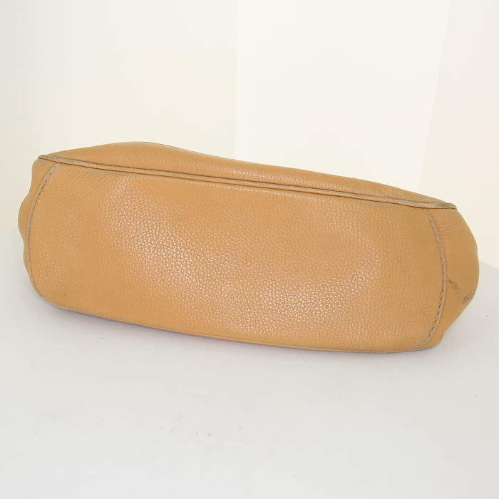 Bolso de mano Tod's en cuero color arena - Detail D4