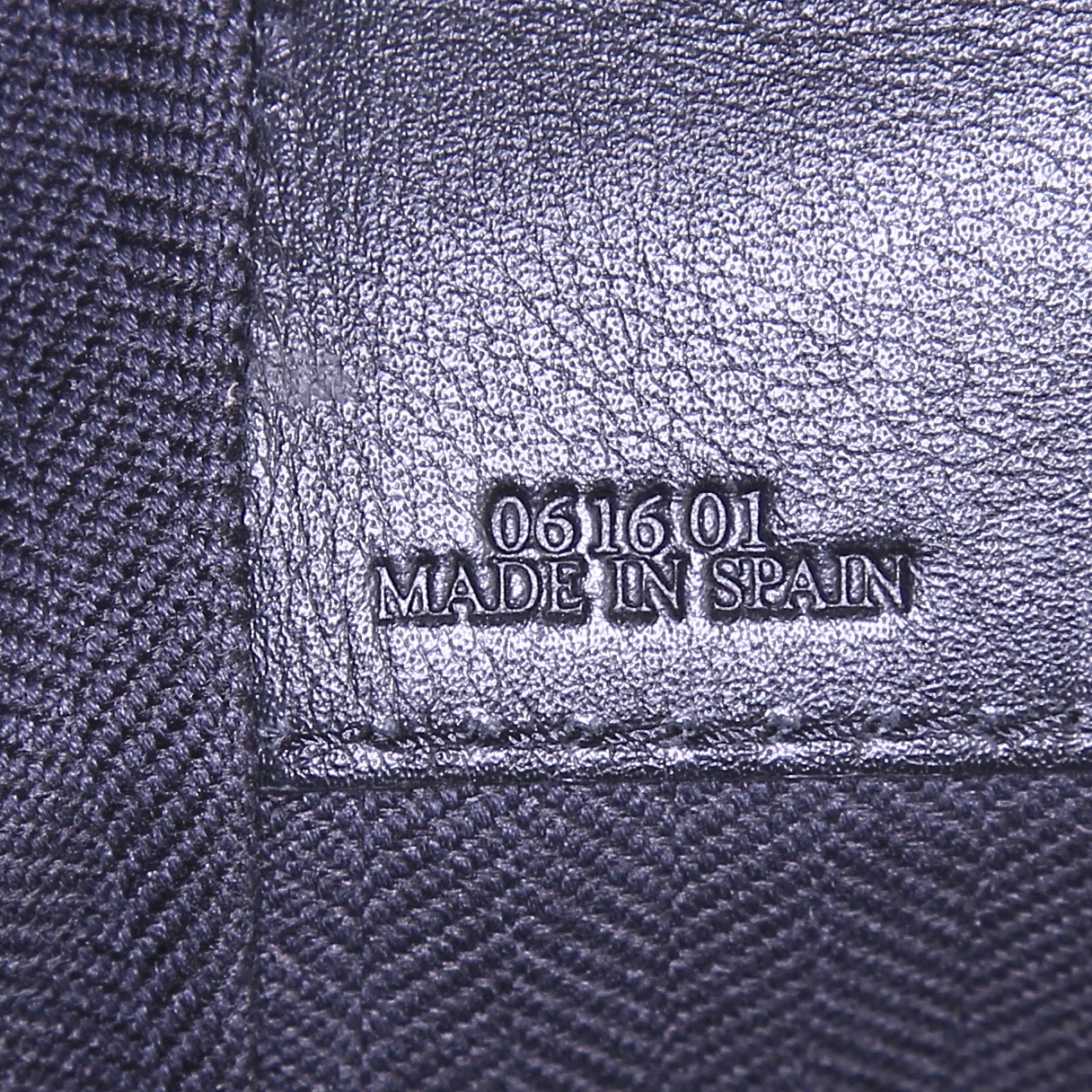 Loewe Hammock handbag in black leather - Detail D3