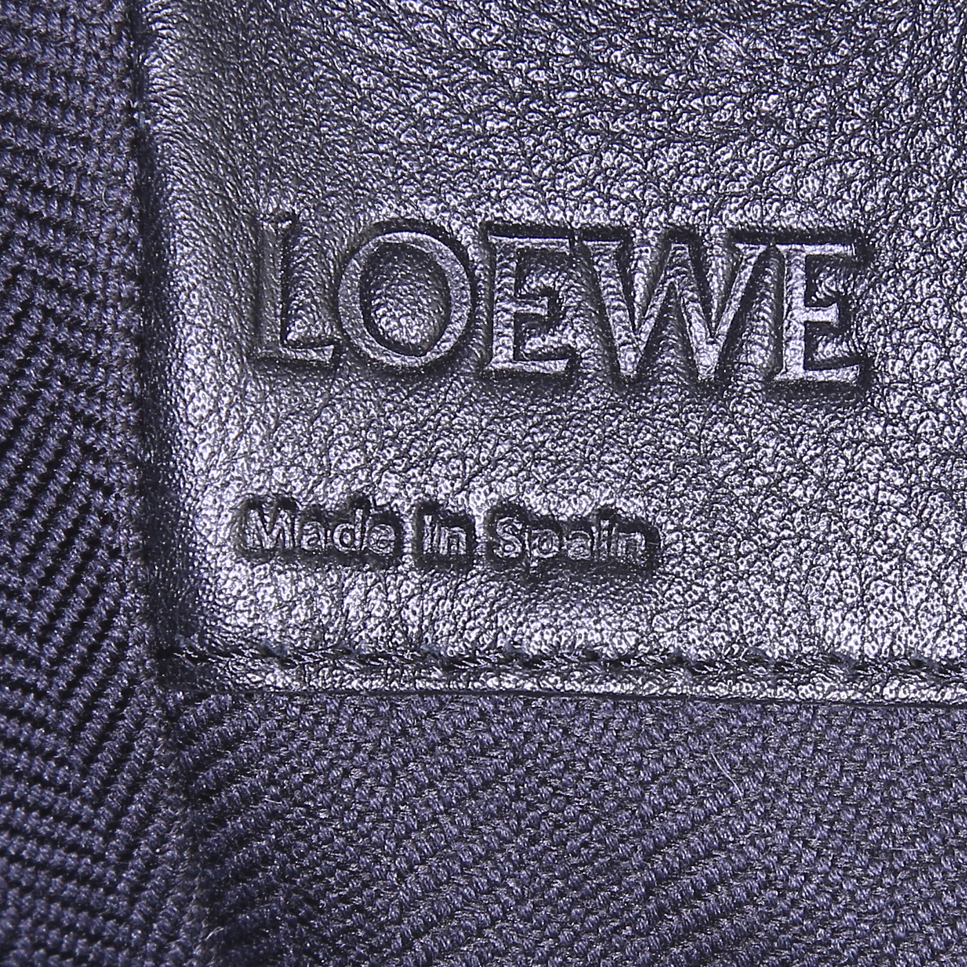 Loewe Hammock handbag in black leather - Detail D4