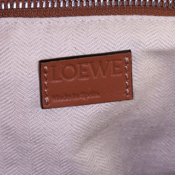 Bolso de mano Loewe en cuero marrón - Detail D4