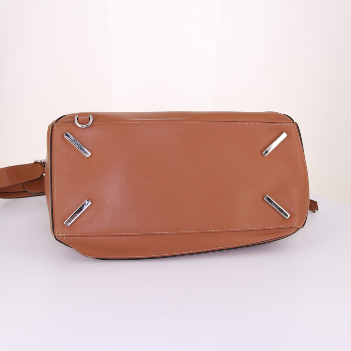 Loewe handbag in brown leather - Detail D5