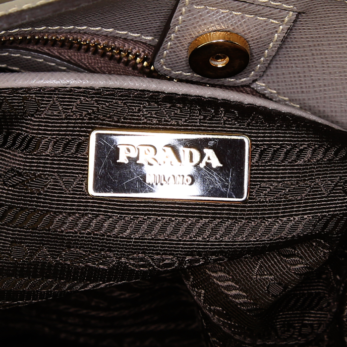 Bolso Cabás Prada Lux Tote en cuero saffiano gris - Detail D3