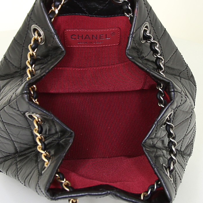 Chanel Gabrielle backpack in black quilted leather and black smooth leather - Detail D2