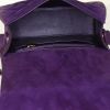 Bolso para llevar al hombro o en la mano Chanel Vintage en ante acolchado violeta - Detail D2 thumbnail