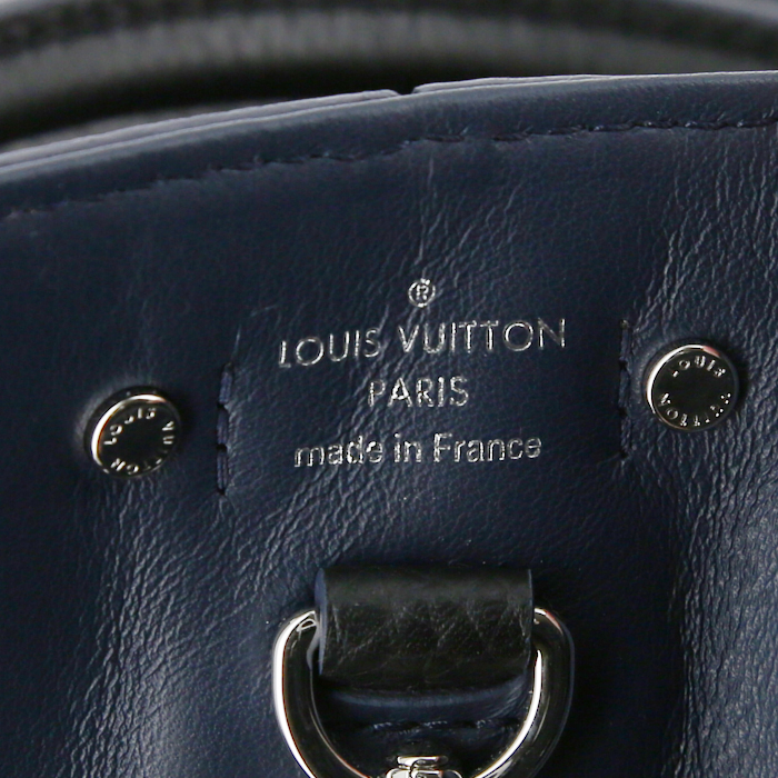 Bolso de mano Louis Vuitton Pernelle en cuero granulado negro y junco azul - Detail D4