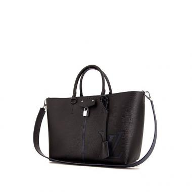 Borsa Louis Vuitton Pernelle in pelle martellata nera e profili blu
