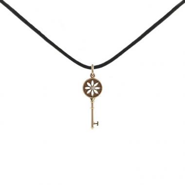 Tiffany 
Co Clé Marguerite pendant in pink gold and diamond Tiffany 
Co Clé Marguerite pendant in pink gold and diamond