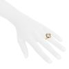 Van Cleef & Arpels Pure Alhambra ring in yellow gold and mother of pearl - Detail D1 thumbnail