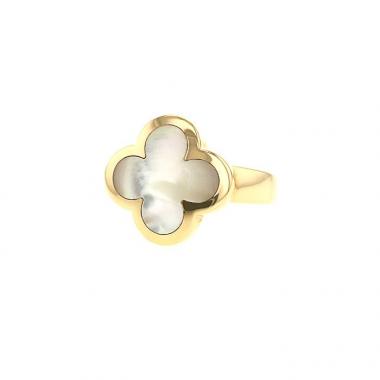 Sortija Van Cleef 
Arpels Pure Alhambra en oro amarillo y nácar blanco