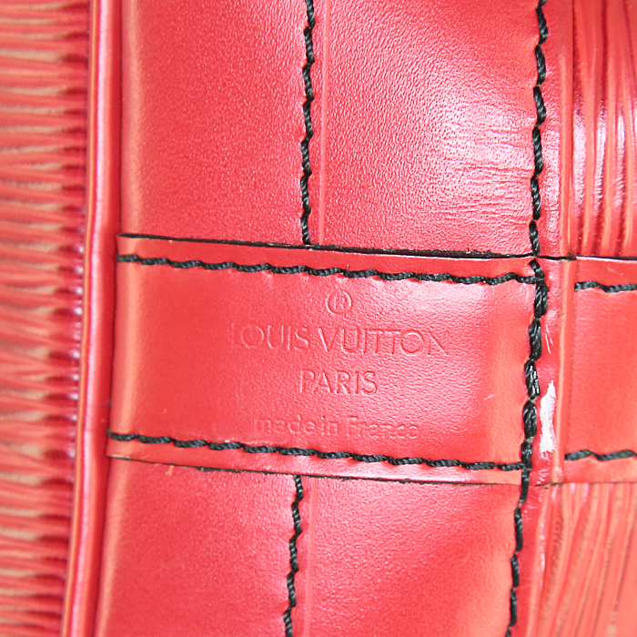 Sac cabas Louis Vuitton Grand Noé en cuir épi rouge - Detail D3