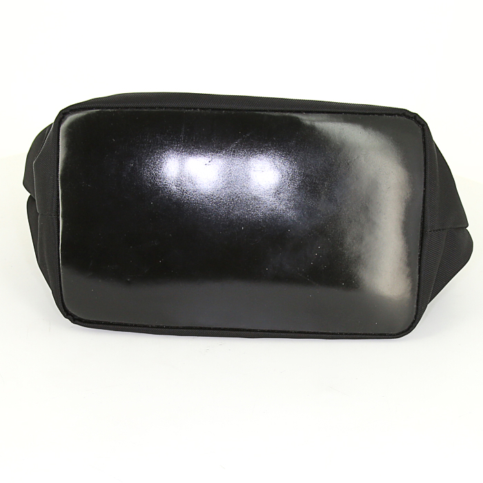 Gucci Bamboo handbag in black canvas and black patent leather - Detail D4