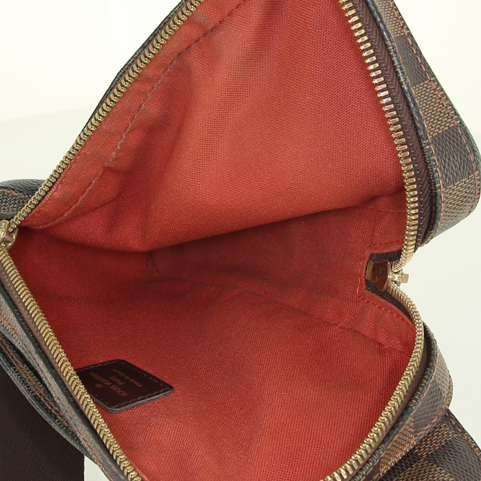 Pochette Louis Vuitton Geronimos in tela cerata con motivo a scacchi e pelle marrone - Detail D2