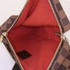 Bolsito de mano Louis Vuitton Geronimos en lona a cuadros revestida y cuero marrón - Detail D2 thumbnail