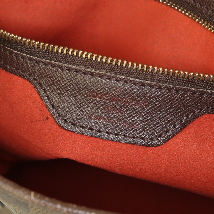 Bolso Cabás Louis Vuitton Bucket modelo pequeño en lona a cuadros ébano y cuero marrón - Detail D3