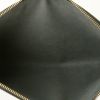 Pochette Louis Vuitton Pochette accessoires en cuir épi noir - Detail D2 thumbnail