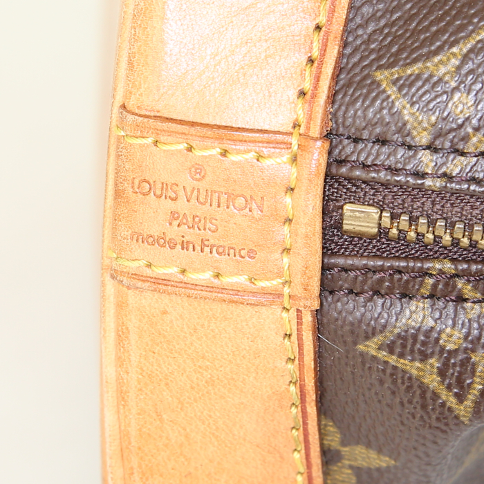 Bolso de mano Louis Vuitton Alma en lona Monogram marrón y cuero natural - Detail D3
