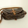 Louis Vuitton Saumur small model shoulder bag in brown monogram canvas and natural leather - Detail D5 thumbnail
