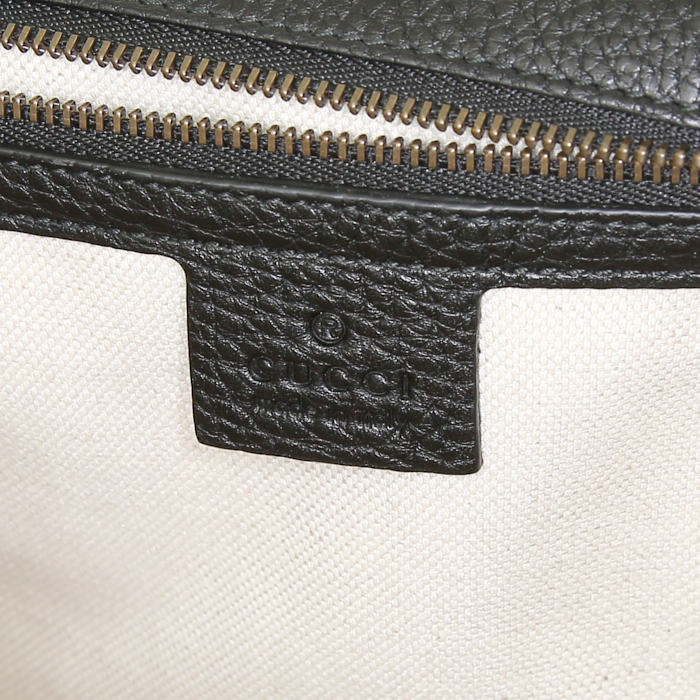 Bolso de mano Gucci GG Marmont modelo grande en cuero granulado negro - Detail D3