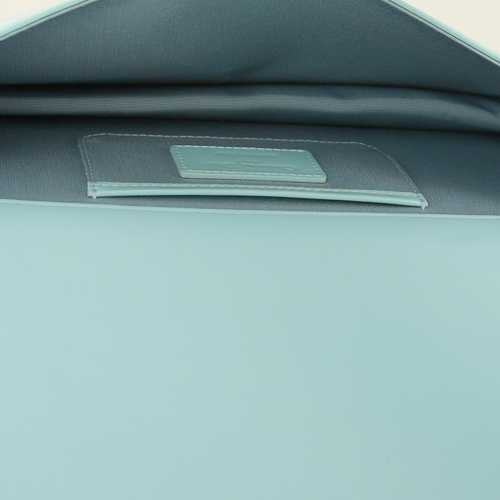 Pochette Dior en cuir vernis bleu - Detail D2