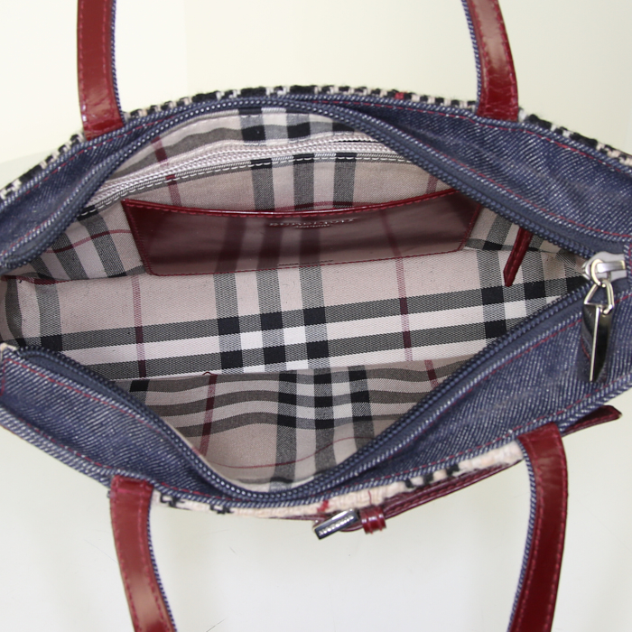 Sac à main Burberry en toile bleu-jean et beige et cuir glacé bordeaux - Detail D2