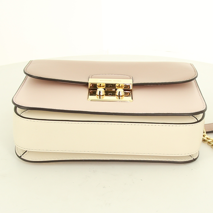 Borsa a tracolla Michael Kors in pelle beige e beige rosato - Detail D5
