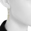 Paire de pendants d'oreilles souple Tiffany & Co en or jaune - Detail D1 thumbnail