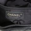 Sac à main Chanel Petit Shopping en cuir vernis matelassé noir - Detail D3 thumbnail