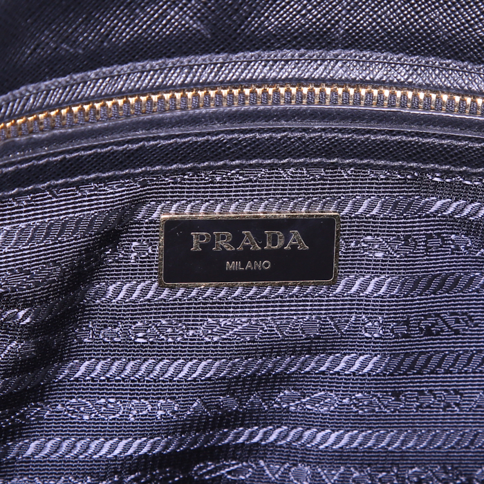 Prada Galleria medium model handbag in black leather saffiano - Detail D4