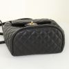 Mochila Chanel en cuero acolchado negro - Detail D4 thumbnail