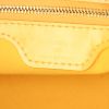 Bolso de mano Louis Vuitton Wilshire en charol Monogram amarillo - Detail D3 thumbnail