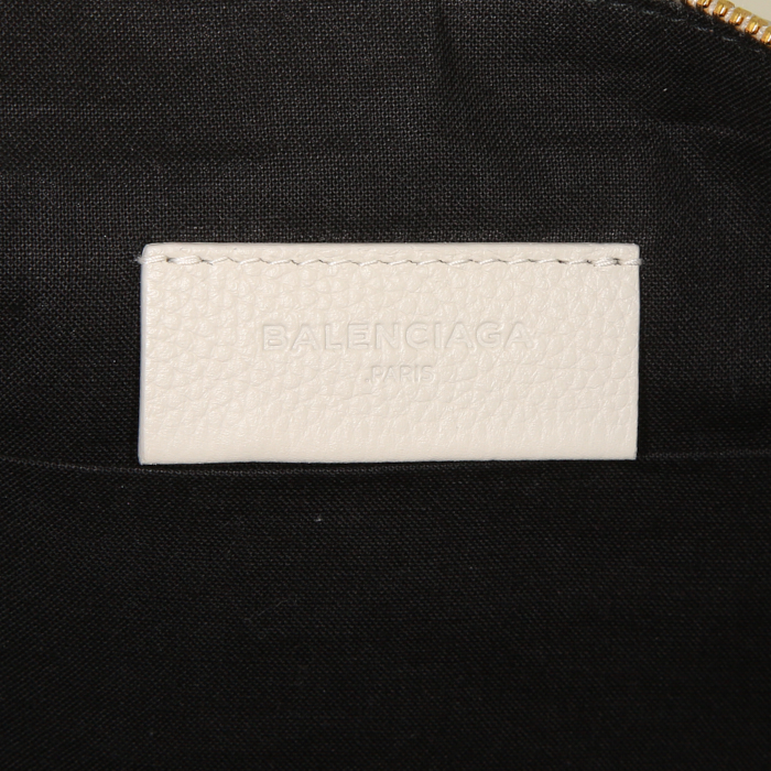 Balenciaga pouch in cream color leather - Detail D3