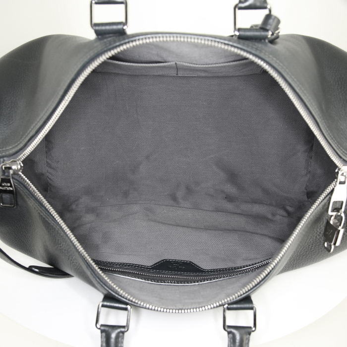 Sac de voyage Louis Vuitton Keepall 45 en cuir grainé noir - Detail D3