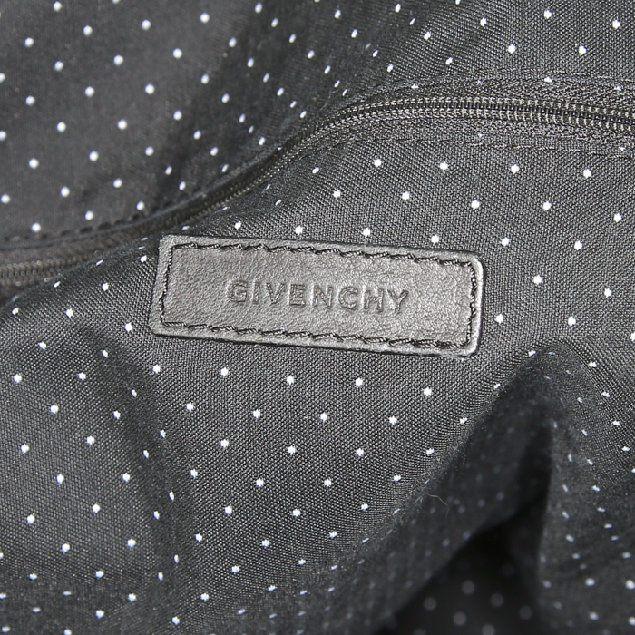 Borsa da viaggio Givenchy Nightingale in pelle martellata nera - Detail D4