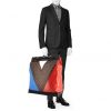 Bolsa de viaje Louis Vuitton Steamer Bag - Travel Bag en lona Monogram marrón, azul y roja y cuero negro - Detail D1 thumbnail
