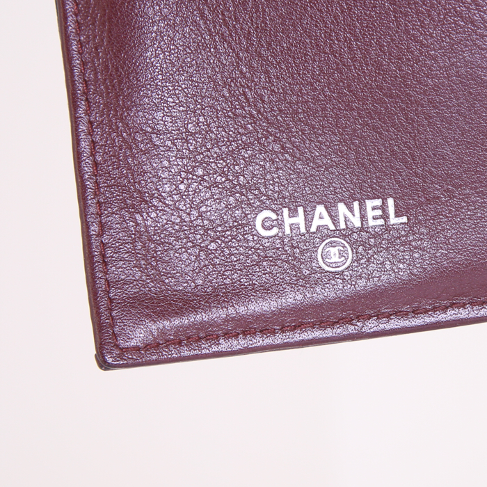 Billetera Chanel en cuero acolchado negro - Detail D3