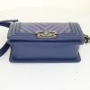Chanel Boy small model shoulder bag in blue, iridescent green and purple leather - Detail D5 thumbnail