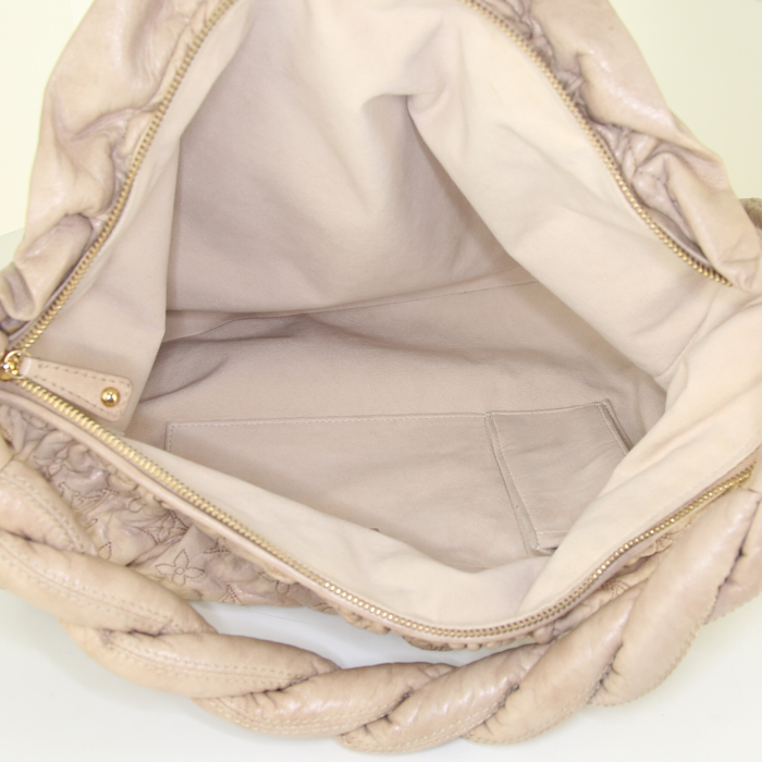 Bolso para llevar al hombro o en la mano Louis Vuitton Nimbus en cuero Monogram beige - Detail D2