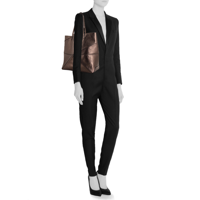 Loewe shopping bag in golden brown leather - Detail D1