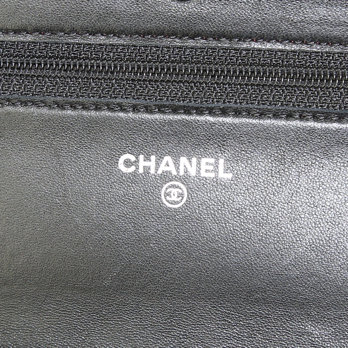 Chanel Wallet on Chain shoulder bag in black quilted leather - Detail D3