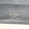 Billetera Louis Vuitton en cuero taiga verde oscuro - Detail D3 thumbnail
