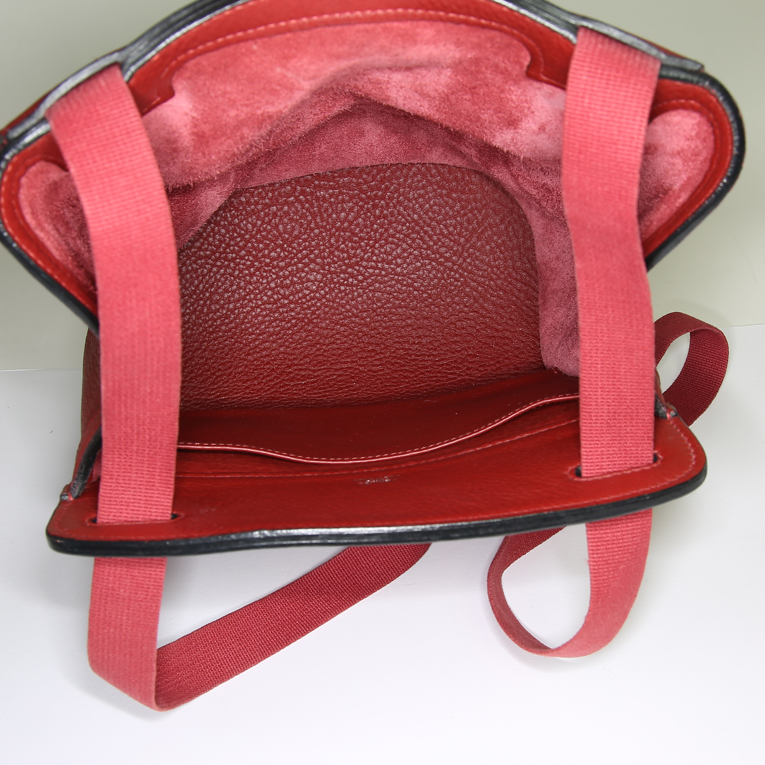 Hermès Sherpa backpack in burgundy togo leather - Detail D2