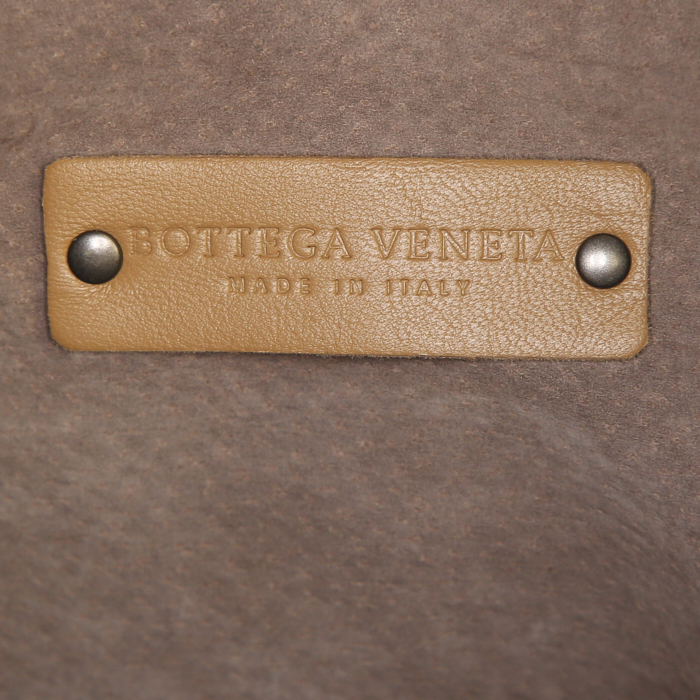 Sac à main Bottega Veneta Veneta en cuir intrecciato beige - Detail D3