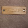 Sac à main Bottega Veneta Veneta en cuir intrecciato beige - Detail D3 thumbnail