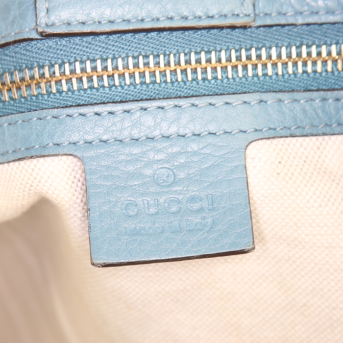 Sac à main Gucci Bamboo en cuir grainé bleu - Detail D4