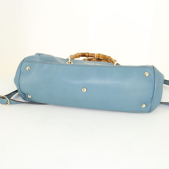 Gucci Bamboo handbag in blue grained leather - Detail D5