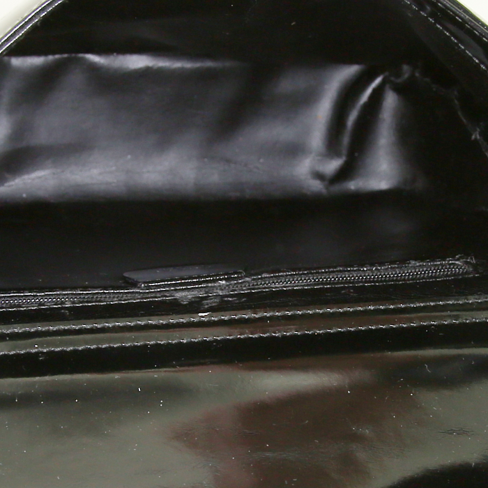 Gucci Vintage handbag in black patent leather - Detail D2