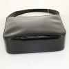 Gucci Vintage handbag in black patent leather - Detail D4 thumbnail